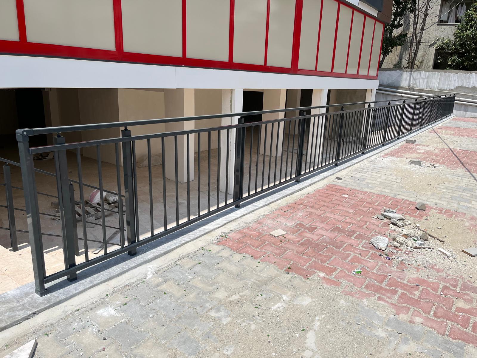 Merdiven pleksi korkuluk 68